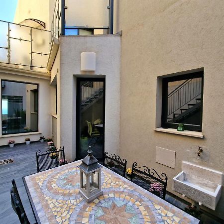 The White Domus Apartamento Taormina Exterior foto