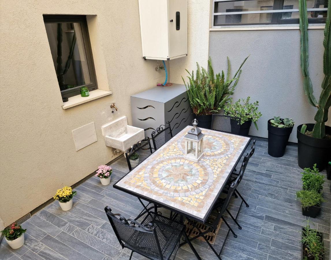 The White Domus Apartamento Taormina Exterior foto